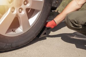 Apa Itu Ganjal Ban Truk?